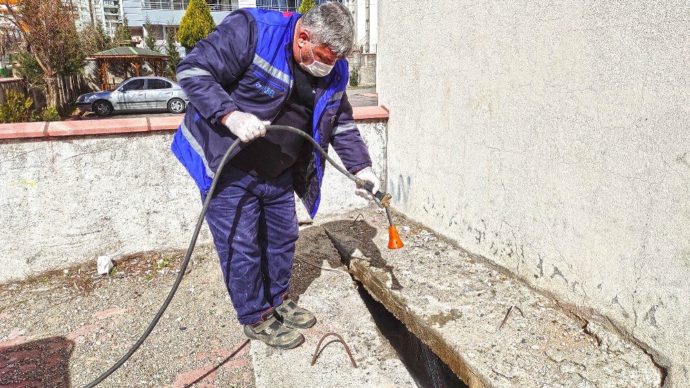 Kahramanmaraş’ta Sivrisineklerin Üreme Alanları İlaçlanıyor