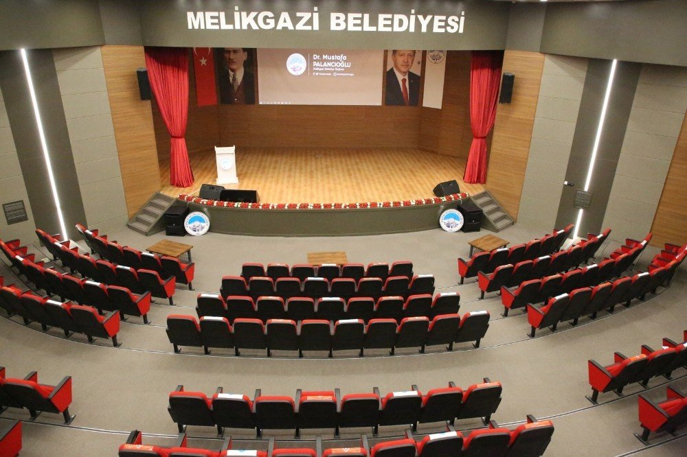 Melikgazi’nin Yeni Tiyatro Salonu Tamamlandı
