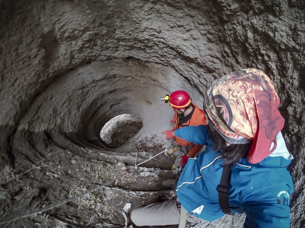 Doğa Araştırmacısı İki Arkadaş 2 Bin 500 Yıllık Gizli Geçidi Ortaya Çıkardı