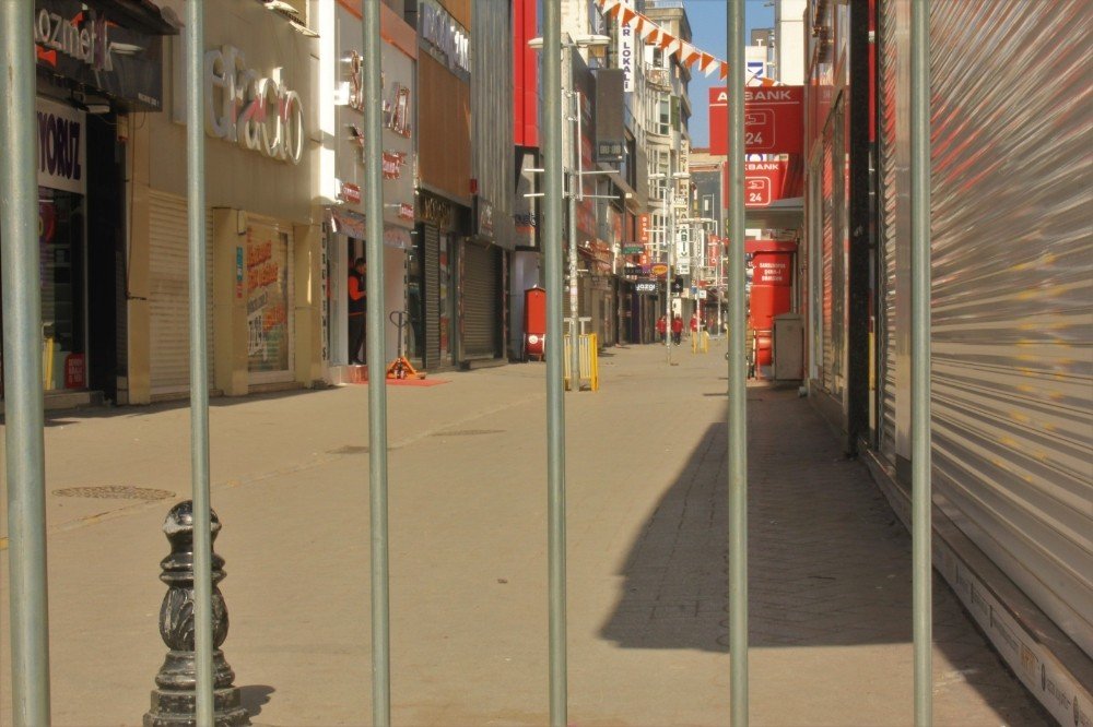 Samsun Kısıtlamaya Uydu, Cadde Ve Sokaklar Boş Kaldı