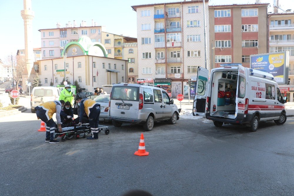 Eşi Doğum Yapmak Üzereydi, Hastane Yolunda Yaşanan Kaza Çılgına Çevirdi