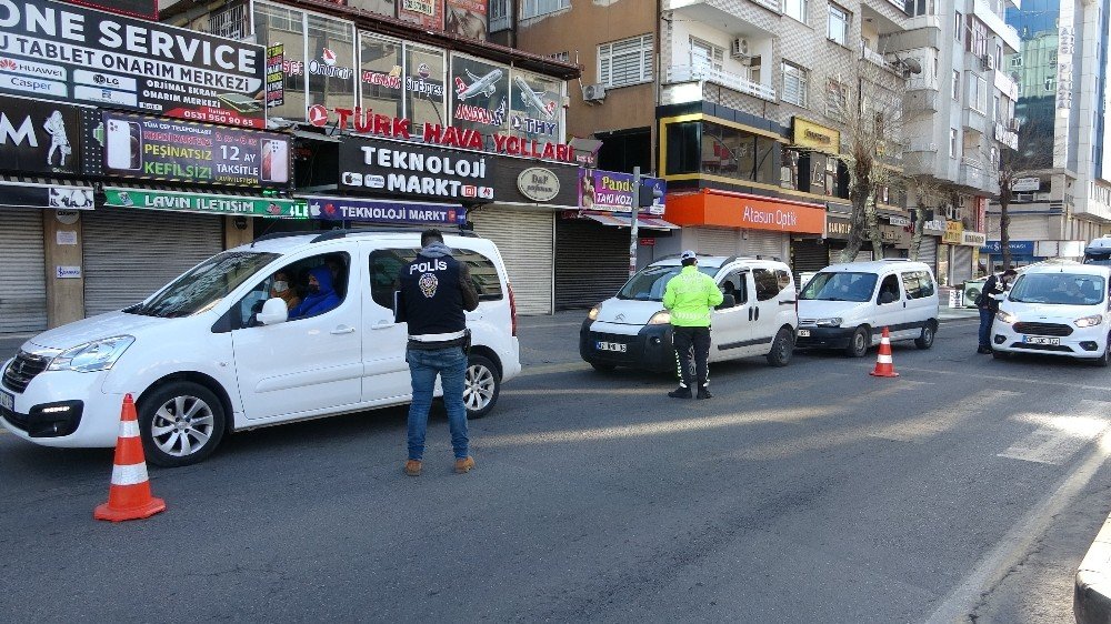 Diyarbakır’da Sabahın İlk Işıklarında 56 Saatlik Sokağa Çıkma Kısıtlama Denetimleri Devam Ediyor