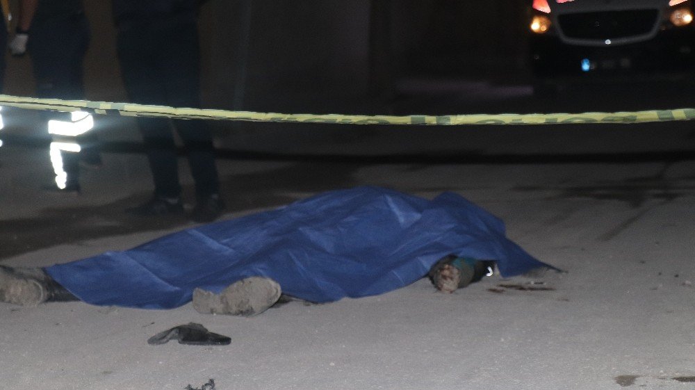 Vicdansız Sürücü Kuryeyi 1 Kilometre Sürükleyen Aracı Bulununca Teslim Olmak Zorunda Kaldı