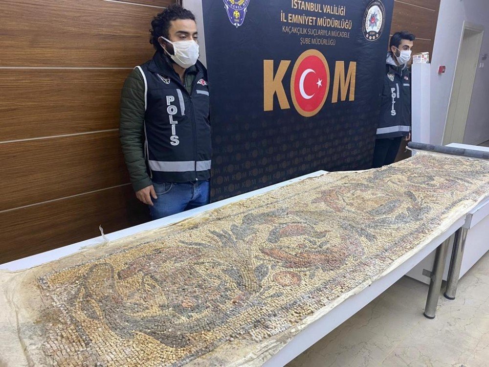 İ̇stanbul’da Roma Dönemine Ait 3 Metre Uzunluğunda Mozaik Ele Geçirildi