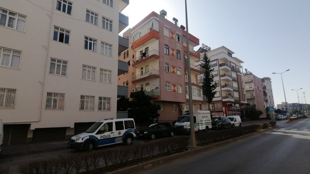 Lokanta İşletmecisi Evinde Ölü Bulundu