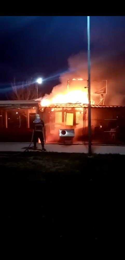 Tarsus’ta Çıkan Yangında İş Yeri Kül Oldu