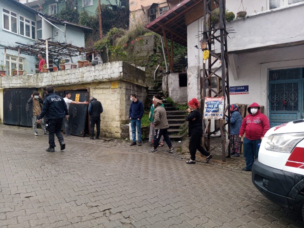 Freni Patlayan Motosiklet Evin Garajına Çarparak Durabildi