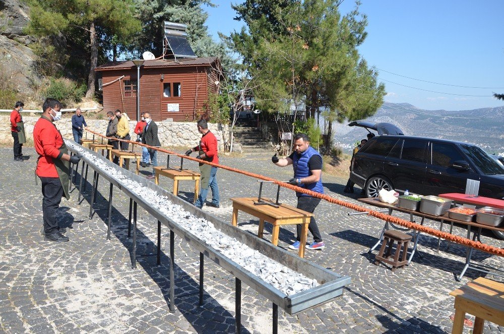 Tarihi Kente 20 Metrelik Boru Kebabıyla Tanıtım