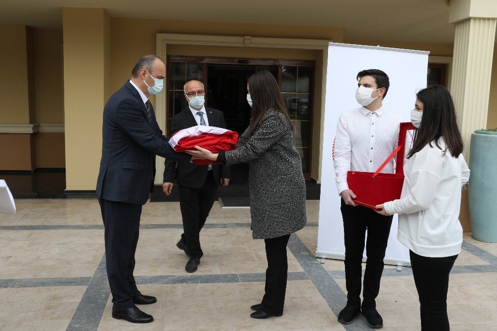 ‘anadolu Gönül Yolu’ Projesinin Ay-yıldızlı Bayrakları Yola Çıktı