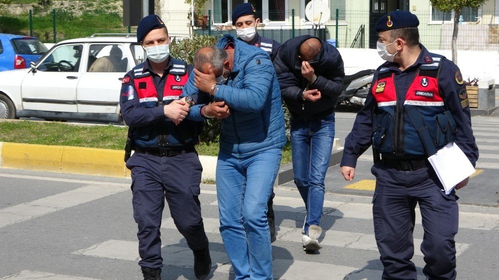 Yasak Saatinde Hırsızlık Yaptılar, Çaldıklarının 10 Katı Yasak Ve Maske Cezası Yediler