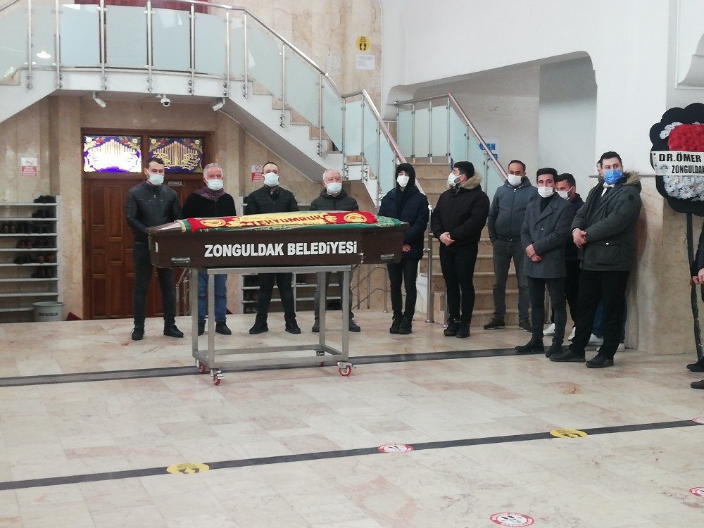 Balkondan Düşerek Hayatını Kaybeden Genç Son Yolculuğuna Uğurlandı