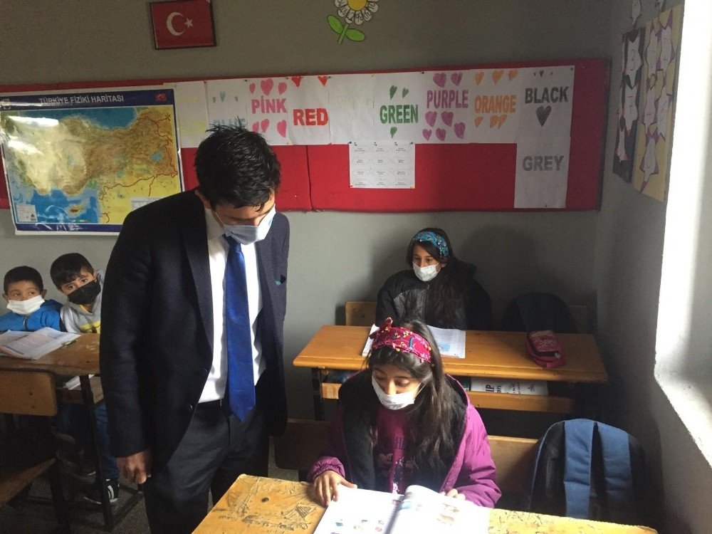 Ergani Kaymakamı Öztürk Öğrencilerle Buluştu