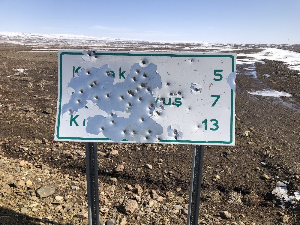 Kars’ta, Tabelalar Magandaların Hedef Tahtası Oldu