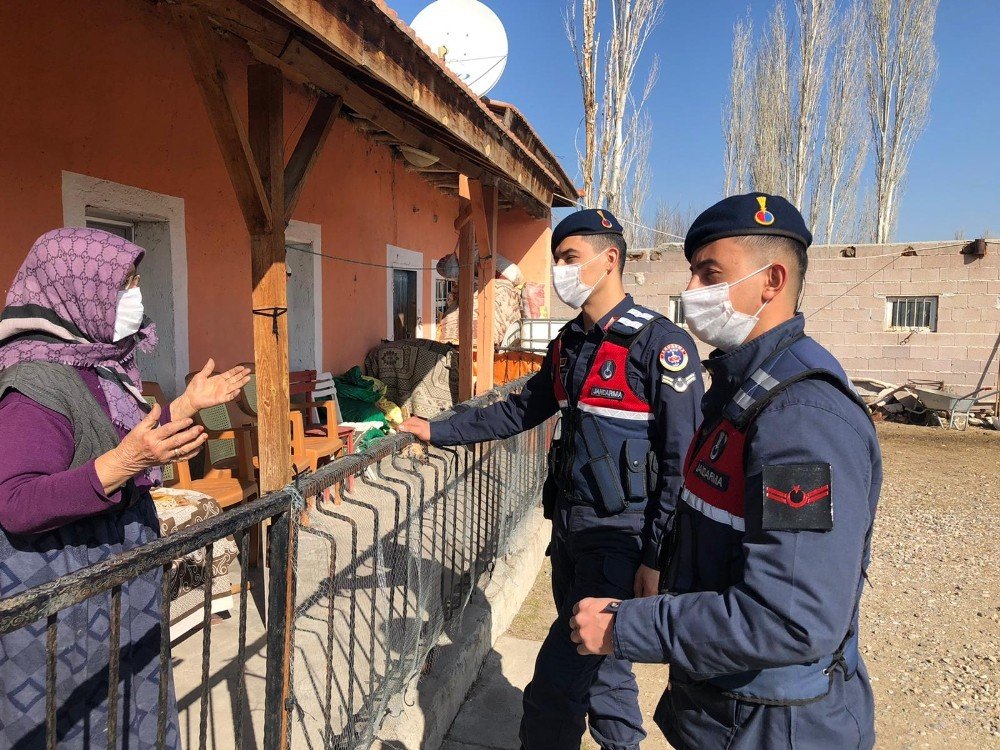 Kırıkkale’de Jandarma Yaşlı Vatandaşları Unutmuyor