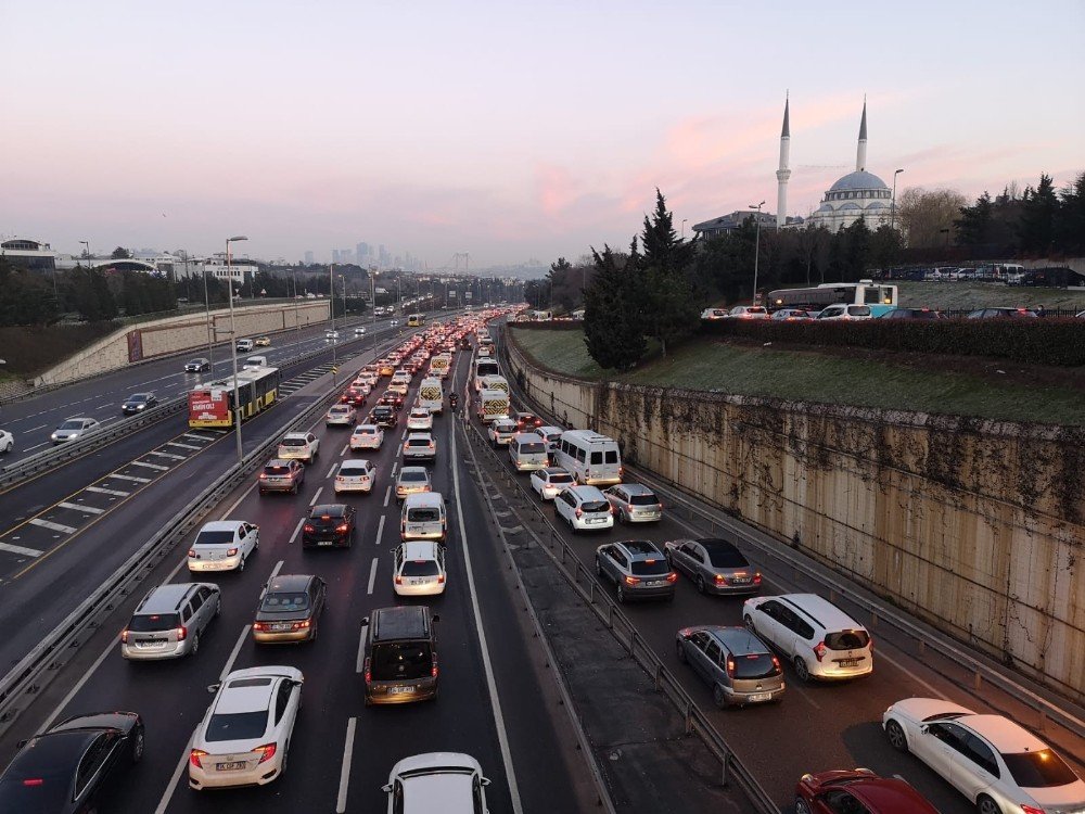 Kısıtlama Sonrası İ̇stanbul’da Trafik Yoğunluğu