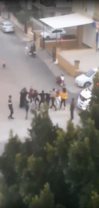 Sokağa Çıkma Kısıtlamasında Saç Saça Baş Başa Yumruklu Kavga