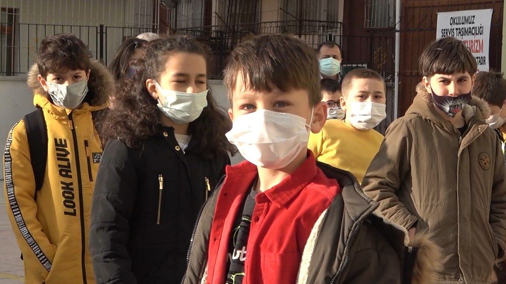 3. Sınıf Öğrencisi Enes Şahin: “hijyenle Koronayı Paramparça Edeceğiz”