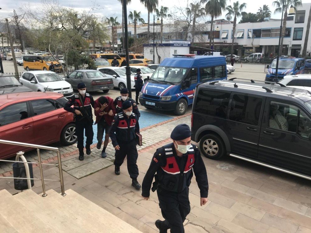 Kendisini Yakalayan Ev Sahibini Yüzünden Vuran Hırsız Yakalandı