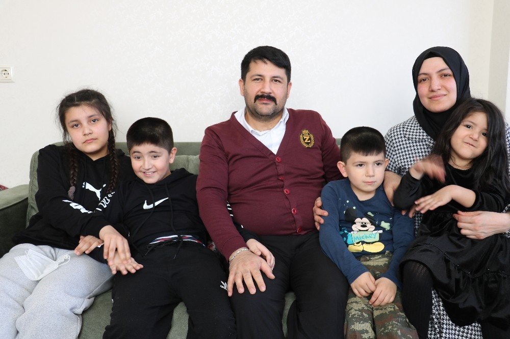 Alkışlarla Karşılandılar... Irkçılık Gurbetçi Aileyi Türkiye’ye Kesin Dönüş Yaptırdı