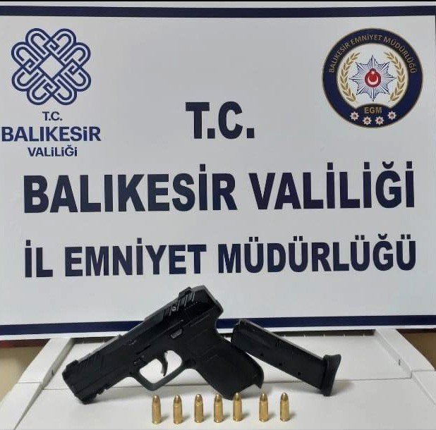 Balıkesir’de Aranan 18 Kişi Yakalanırken, 5’i Tutuklandı