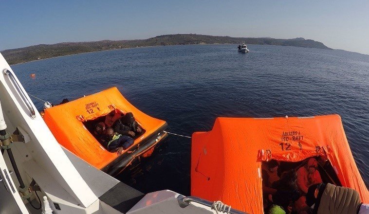 Çanakkale Açıklarında 33 Düzensiz Göçmen Kurtarıldı