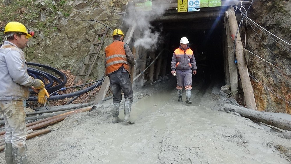 Göçük Altında Kalan Madenciyi Arama Çalışmaları İkinci Gününde De Devam Ediyor