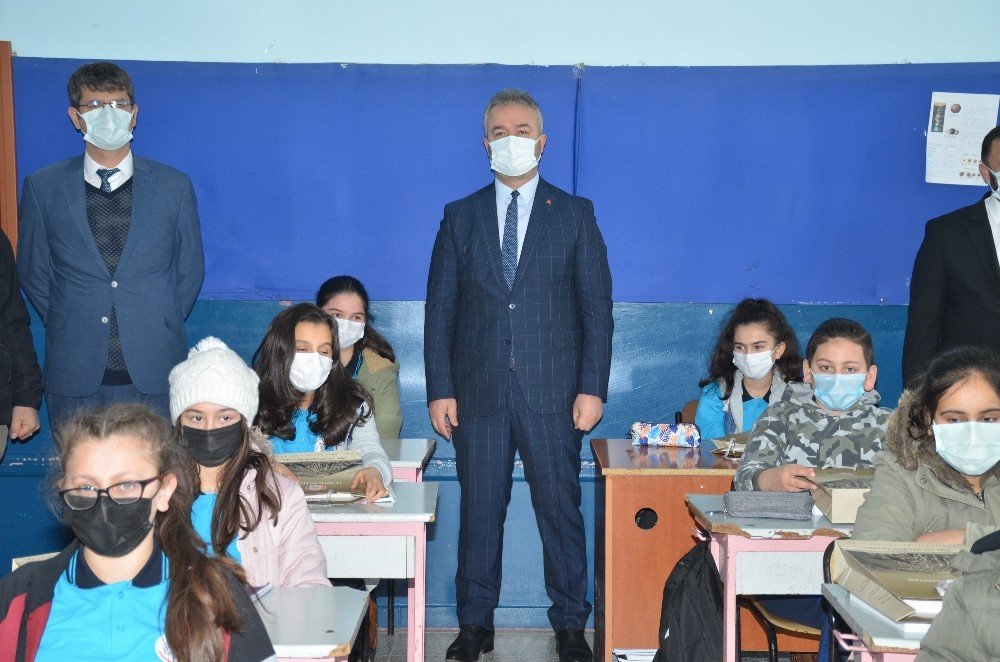 19 Mayıs Belediyesi’nden Öğrencilere ’hoş Geldin’ Hediyesi