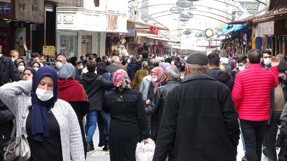Gaziantep’te Sokaklar Tıklım Tıklım