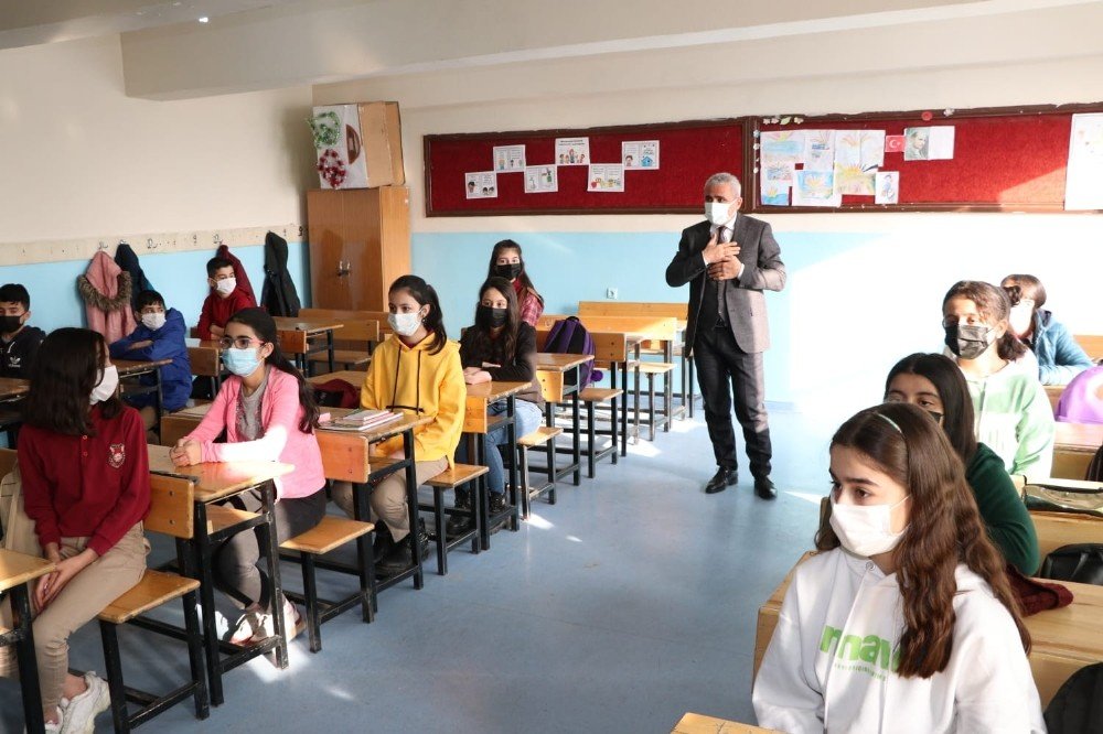 Hakkari’de 379 Okulda Yüz Yüze Eğitim Başladı