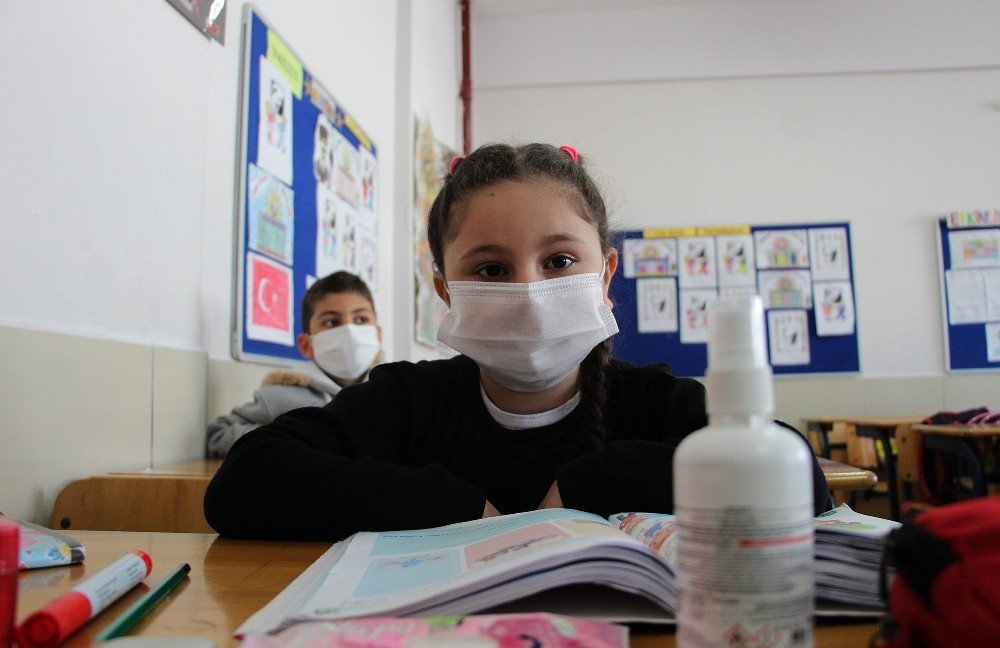 Antalya’da 235 Bin Öğrenci Yüz Yüze Eğitime Başladı