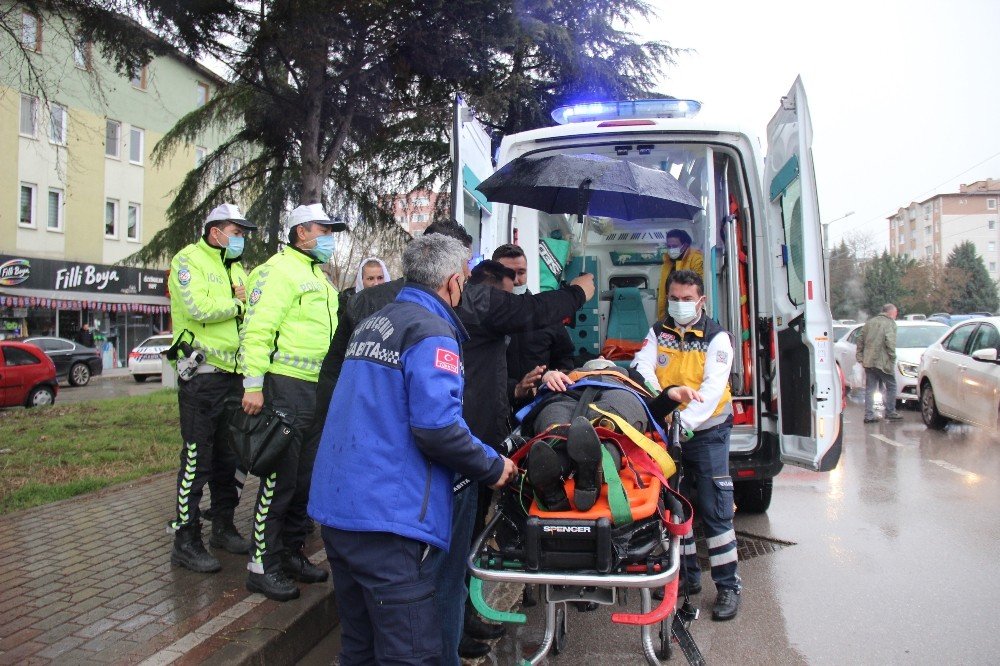 Yolun Karşısına Geçmek İsterken Otomobil Çarptı