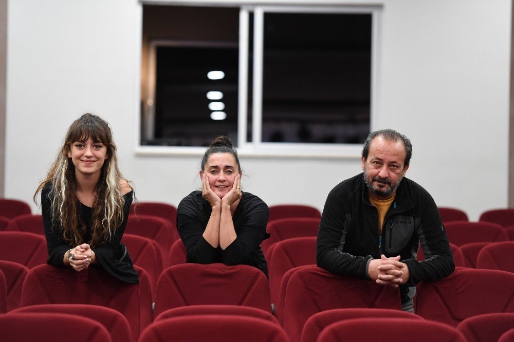Konyaaltı Belediyesi’nden Tiyatro Kursu