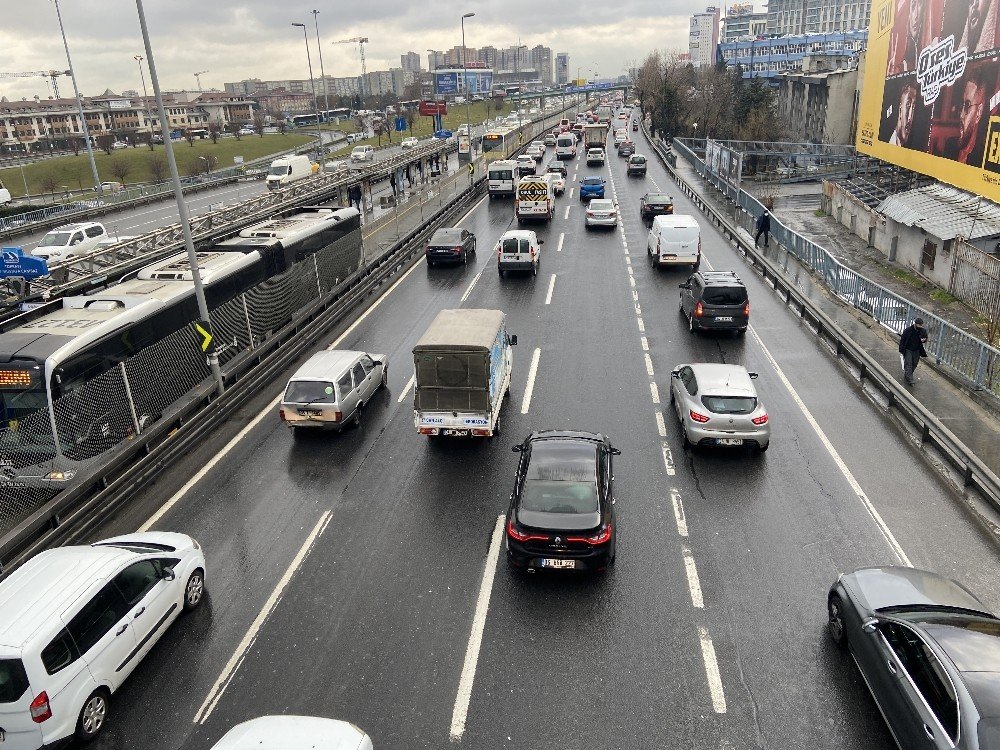 İ̇stanbul’da Akşam Trafiği Yüzde 71 Seviyesine Çıktı