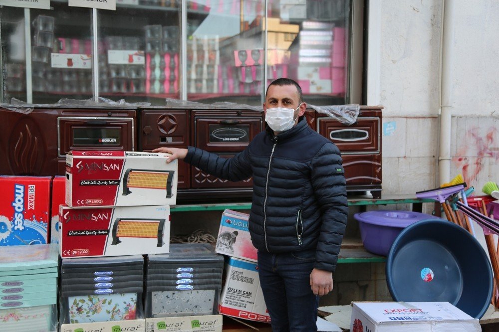 Tunceli’de Esnaf, Erken Saatlerde Kepenklerini Açtı