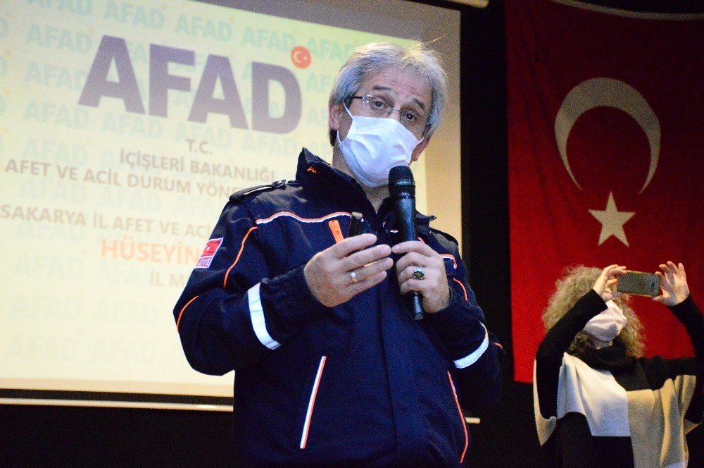 Afet Farkındalık Eğitimi Bu Kez De Muhtarlara Ve Azalarına Verildi