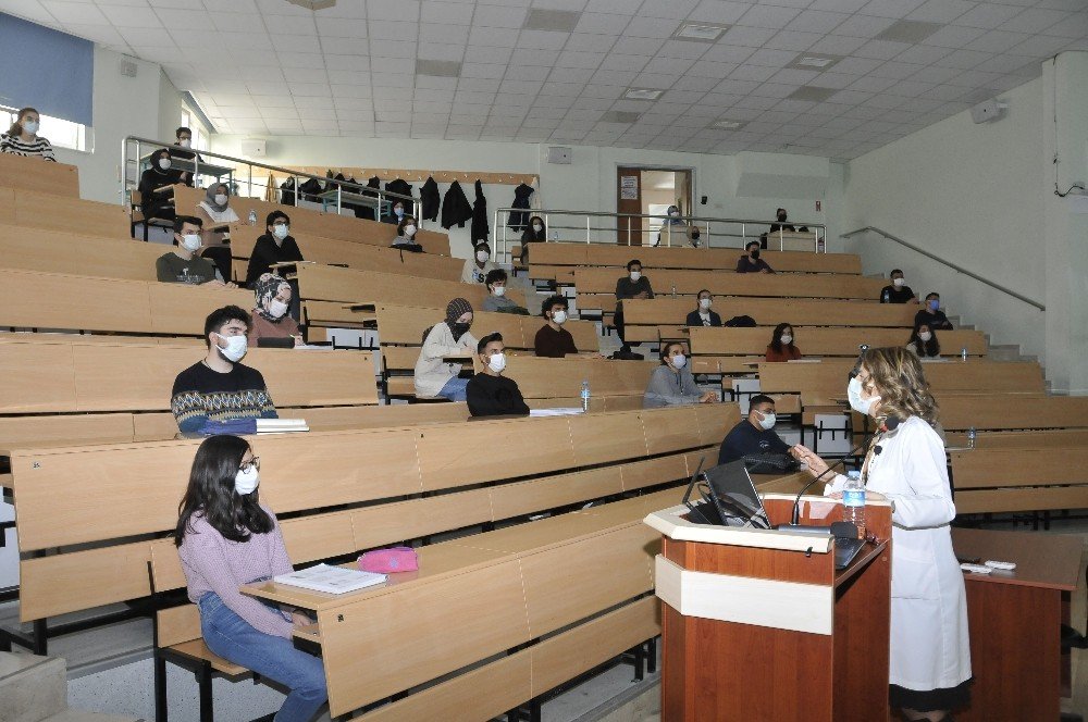 Selçuk Üniversitesinde Hibrit Eğitim Başladı
