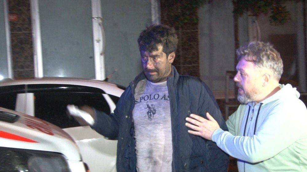 Yangında Mahsur Kalan Anne Ve Babasını Kurtarmak İçin Dumanların Arasına Girdi