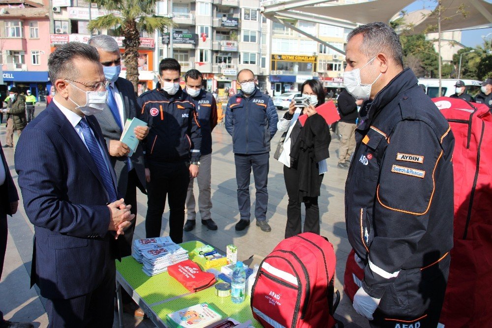 Vali Aksoy, Afad Çadırını Ziyaret Etti