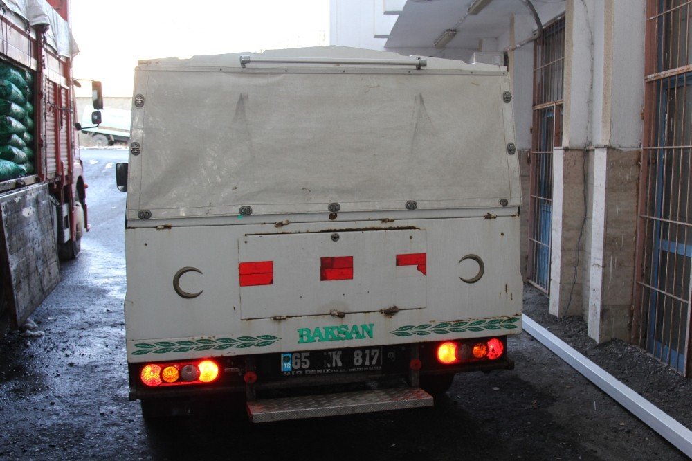 İ̇ran Sınırında Donmuş Erkek Cesedi Bulundu