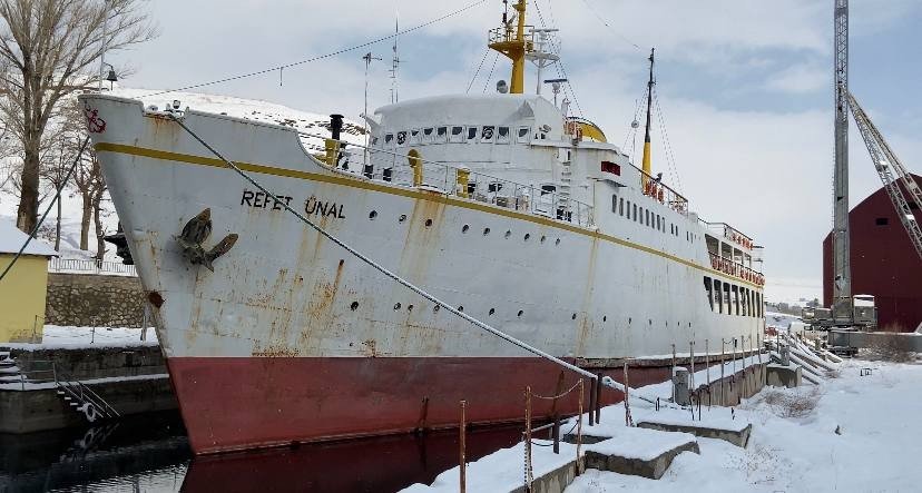 Atıl Durumundaki Feribot, Yüzen Otel Oluyor