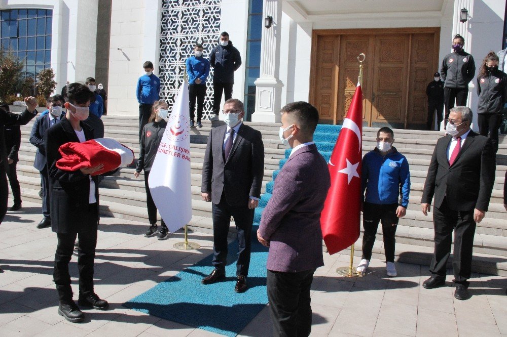 Yozgat’ta Bayrak Teslim Töreni Düzenlendi