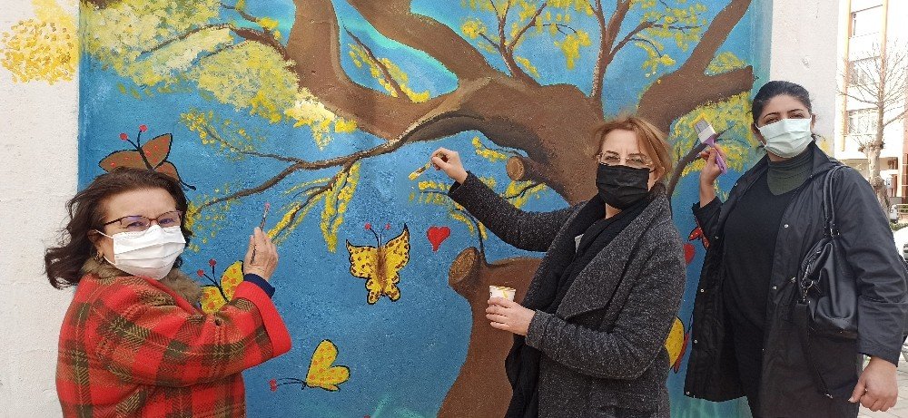 Ödemişli Kadınlar ’kadın Efe’yi Boyadılar