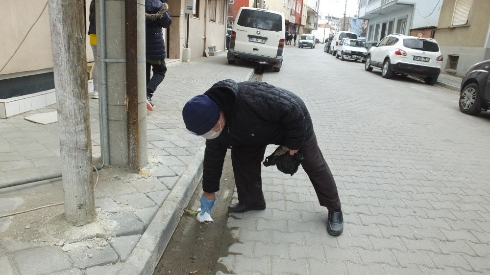 Balıkesirli Vatandaş Maske Avcısı Oldu