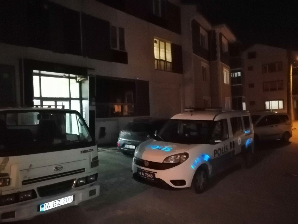 Silahla Oynarken Kendini Bacağından Vurdu
