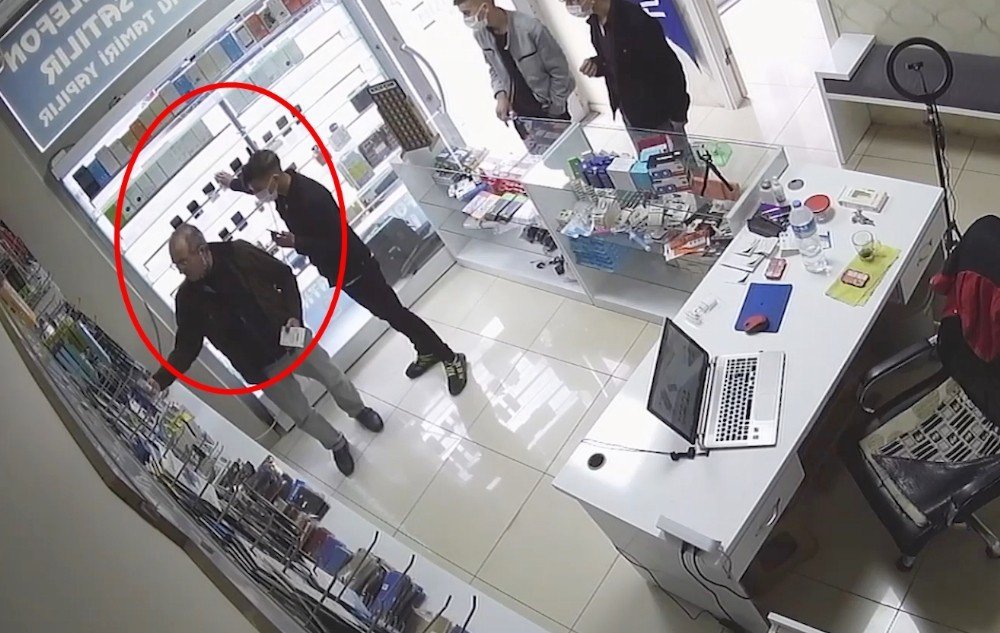 Sözde ‘tiktok Fenomeni’ Hırsızlık Çetesi Kameralarda