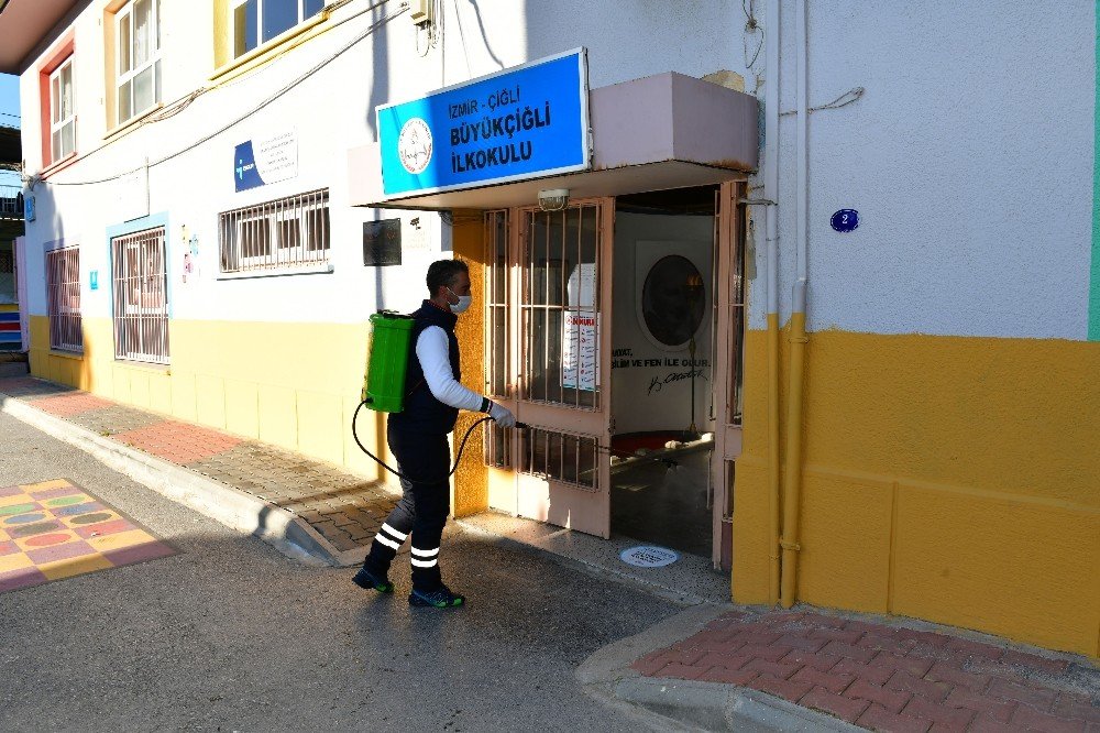 Çiğli’de Yüz Yüze Eğitim İçin Dezenfekte Çalışmaları Sürüyor