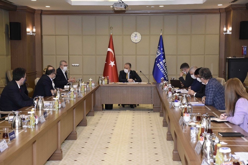 Karacabey’e Hizmet Yağmuru