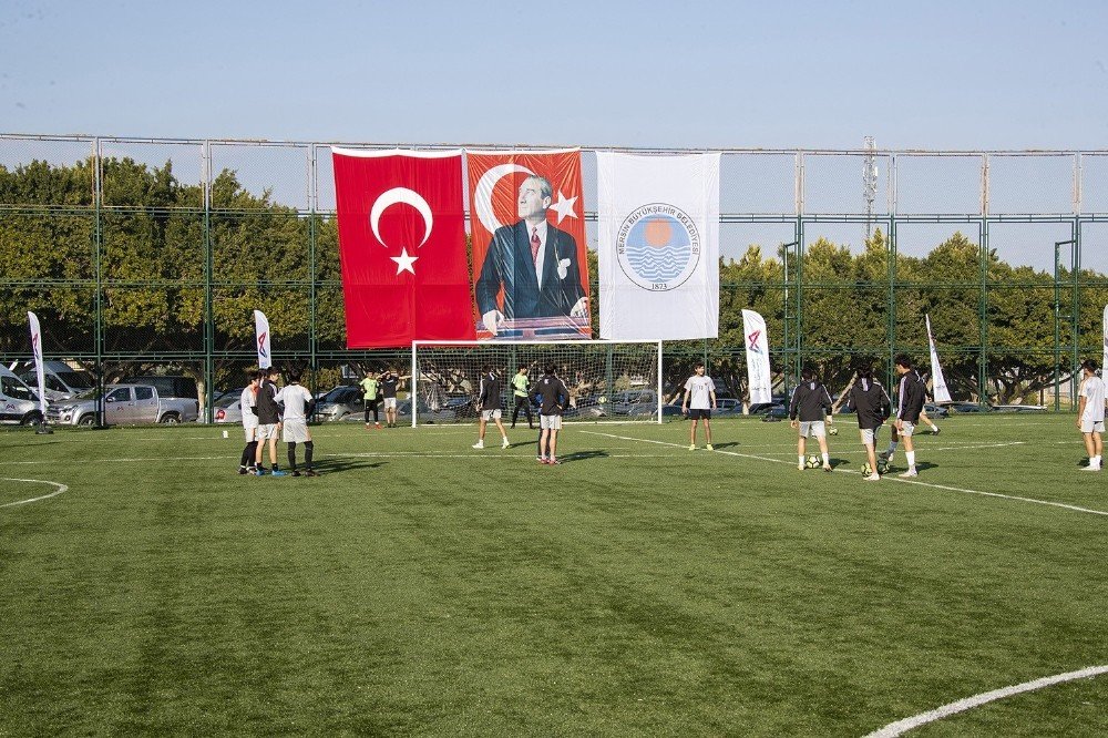 Büyükşehir Belediyesinden Atatürk’ün Mersin’e Geliş Gününe Özel Futbol Turnuvası