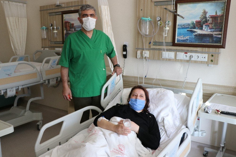 Nefes Darlığı Ve Şiddetli Ağrı Çeken Hastanın Ciğerinden Arnavut Biberi Çıktı