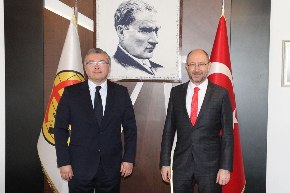 Rektör Erdal’dan Eskişehirspor’a 1.000 Adet Fidan Desteği